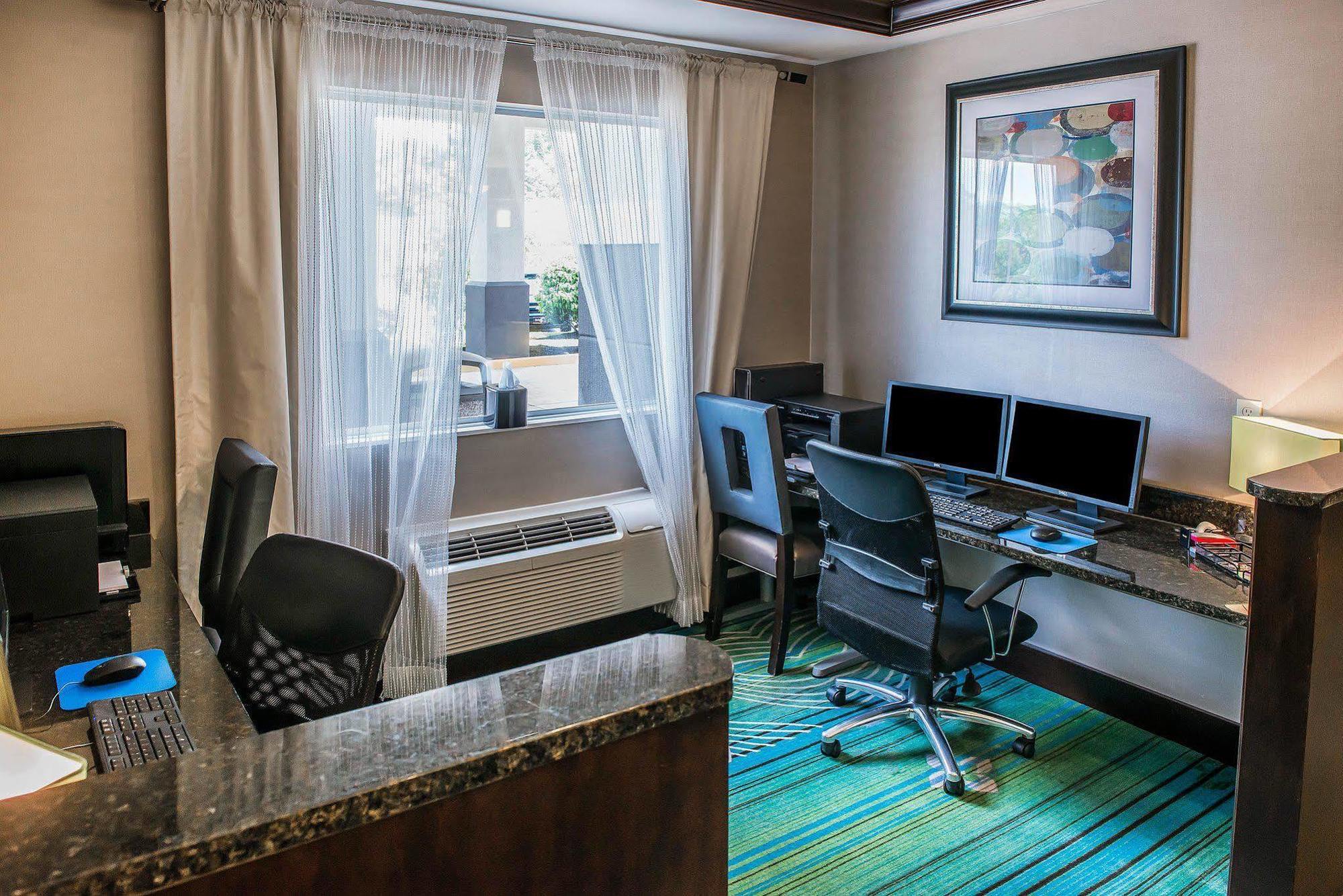 Comfort Inn & Suites Butler Exteriér fotografie