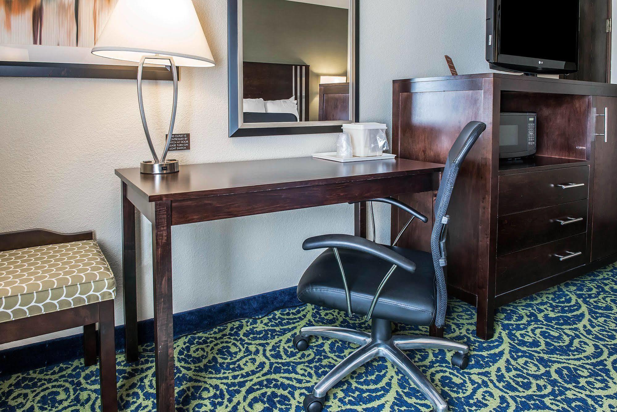 Comfort Inn & Suites Butler Exteriér fotografie